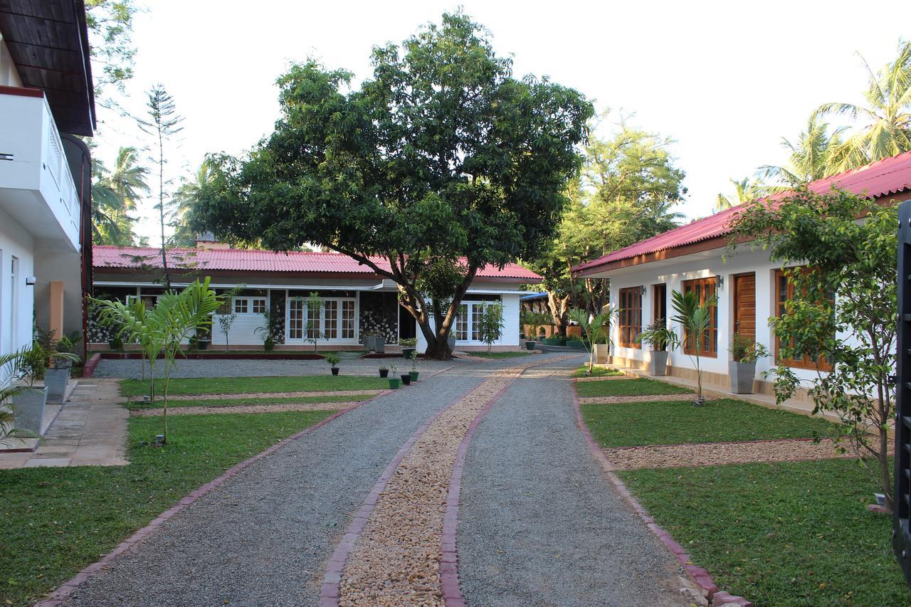 Nirmala Hotel And Restaurant Cidade Antiga de Polonnaruva Exterior foto